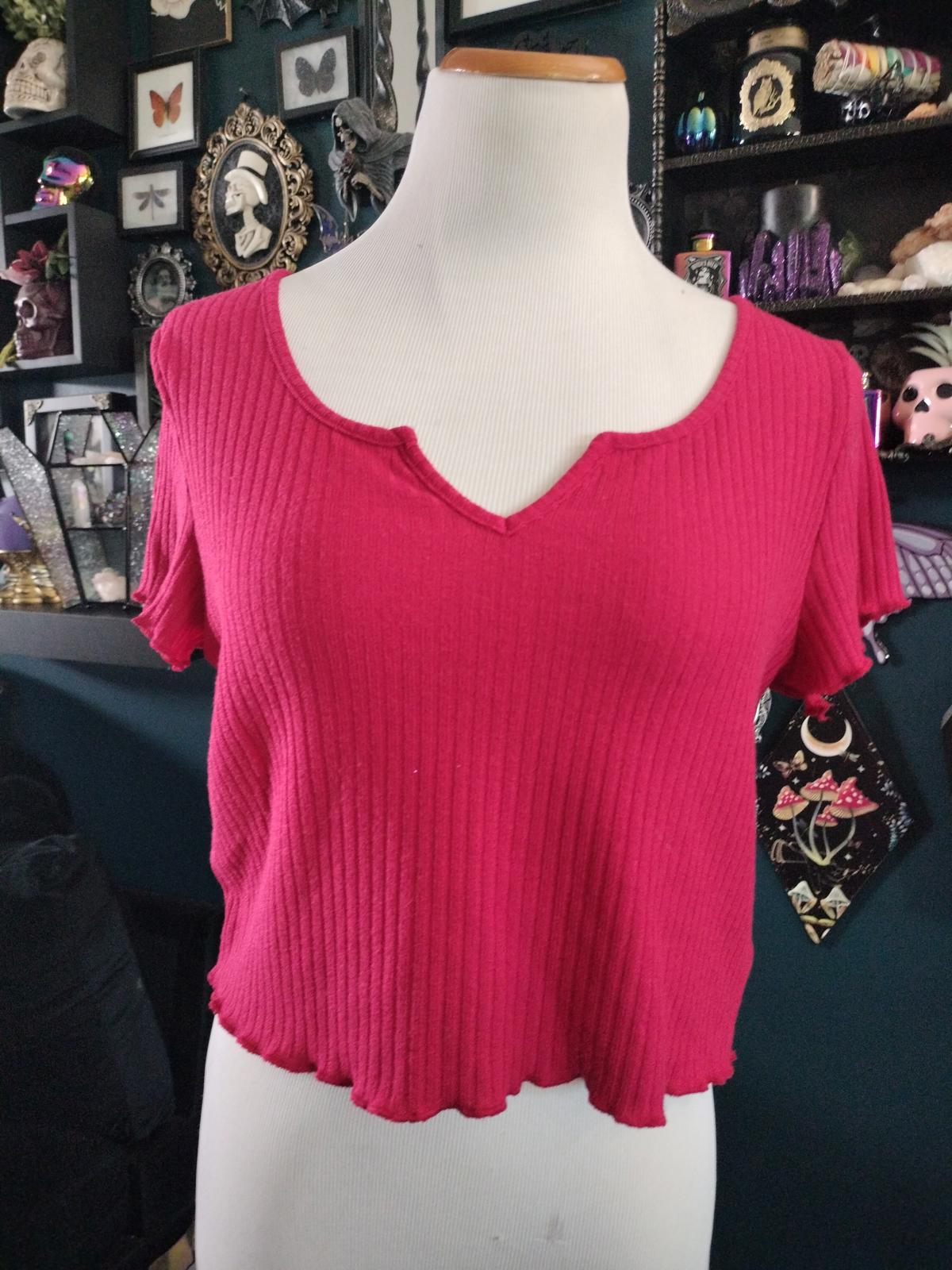 Ribbed red crop top