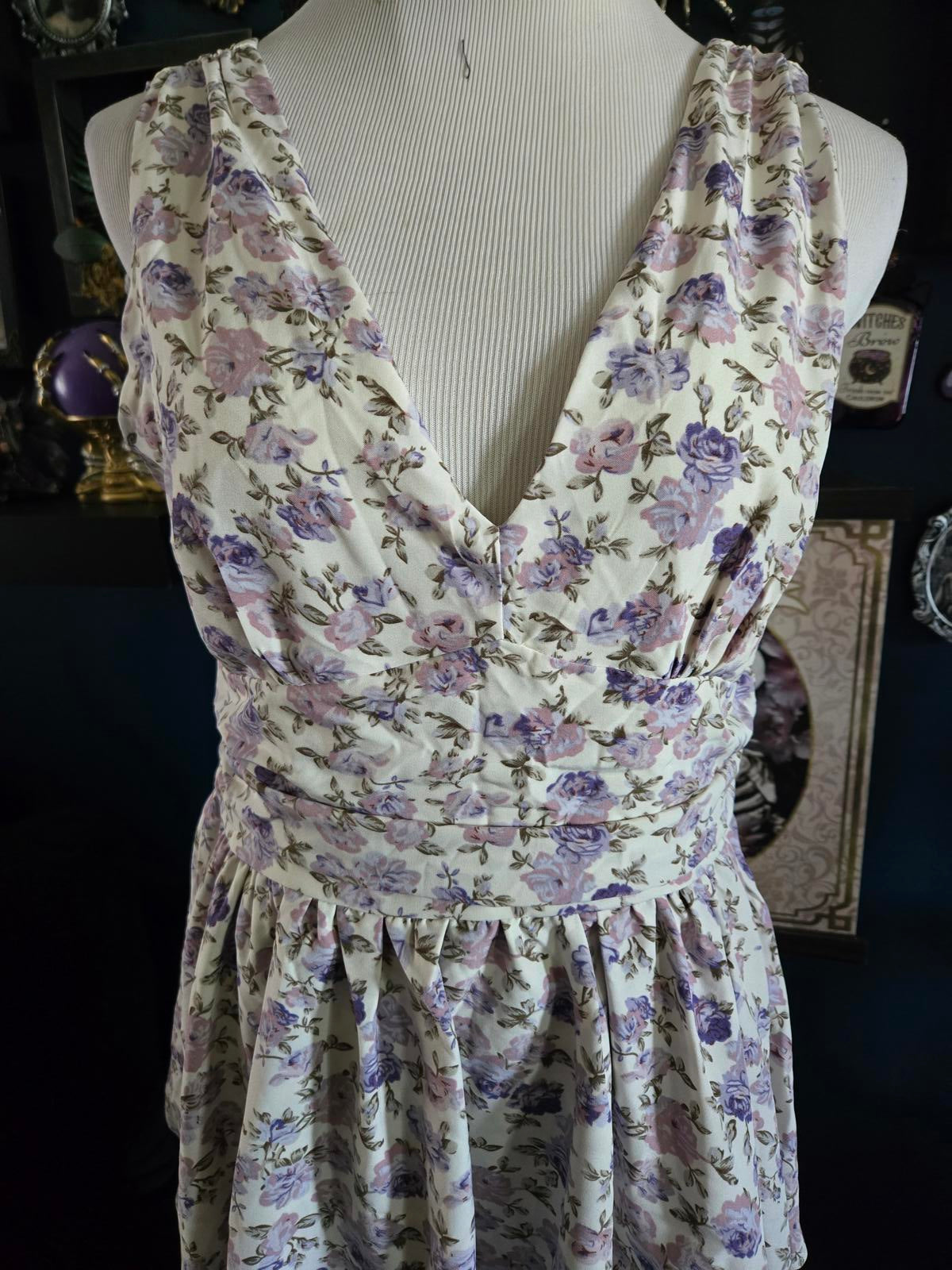 Floral tiered dress v-neck