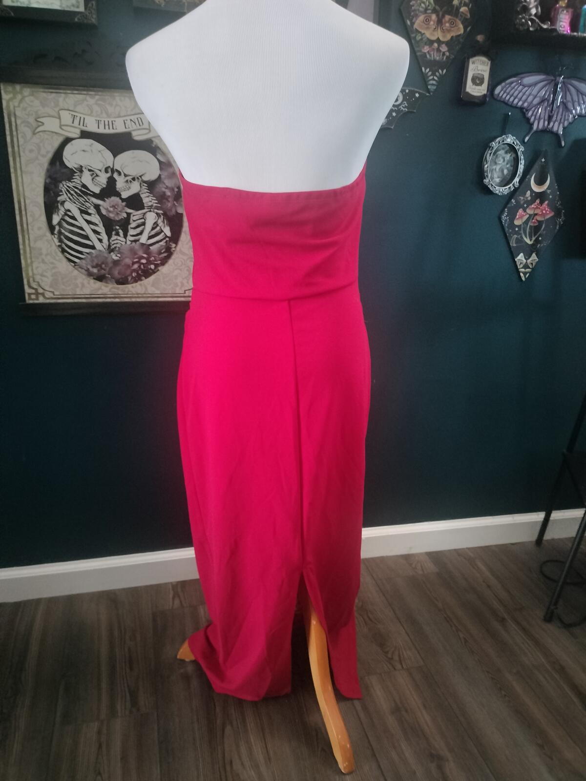 Strapless red dress with roses