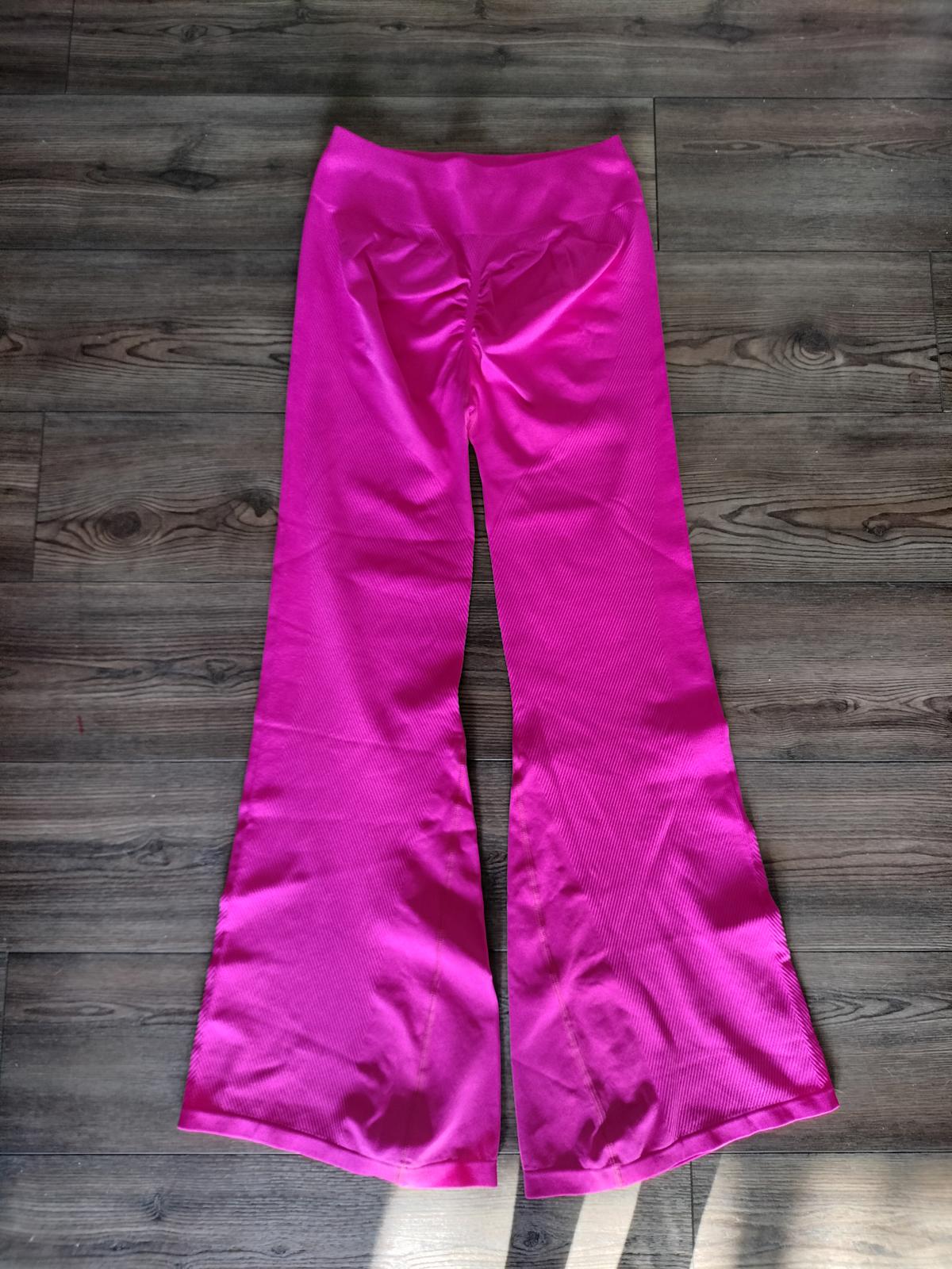 Hot pink flared activewear leggings
