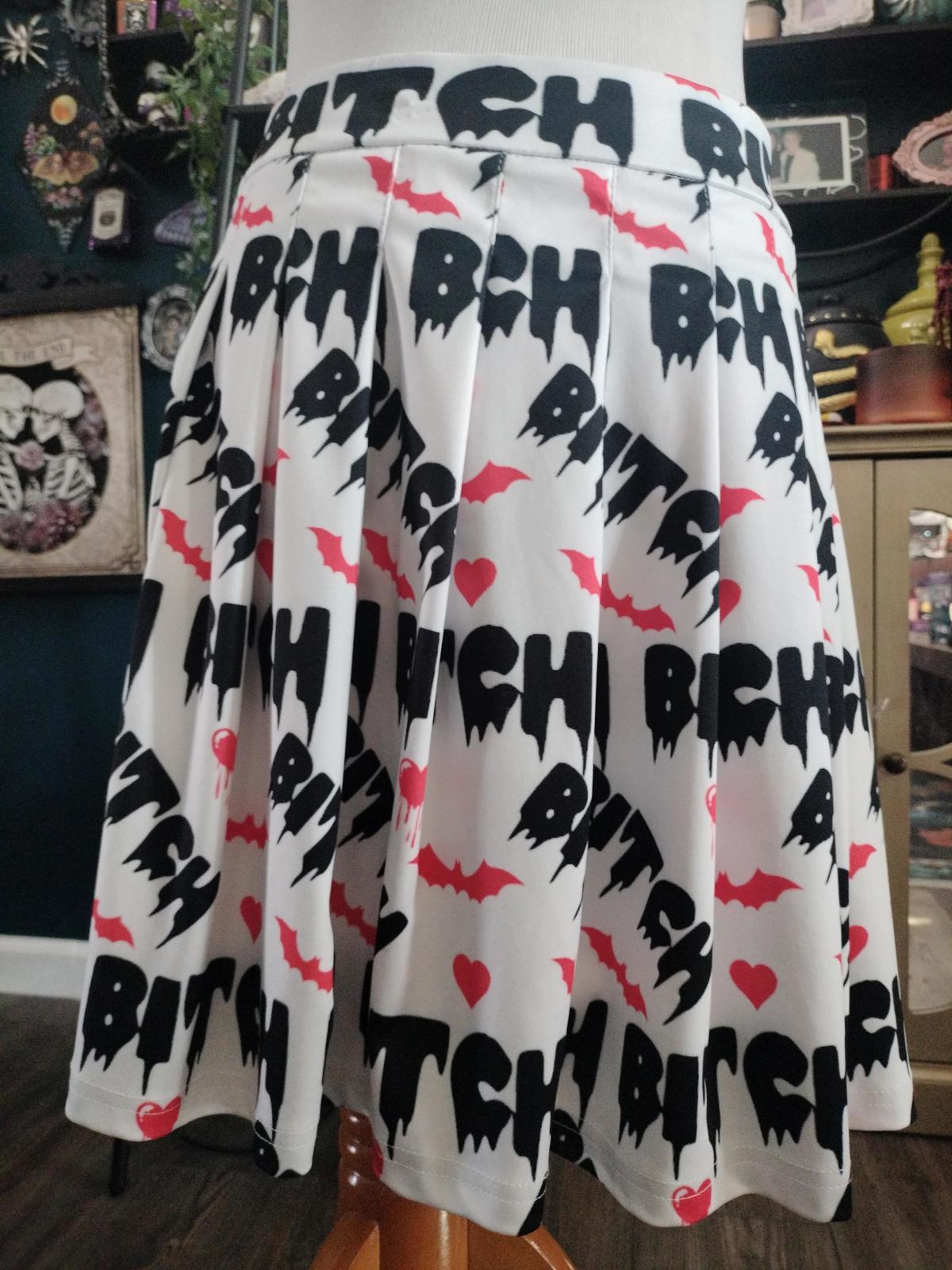 Spooky doll b*tch print mini skirt with bats
