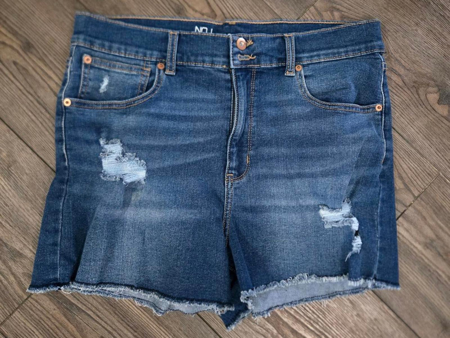 Cut off stretchy jean shorts