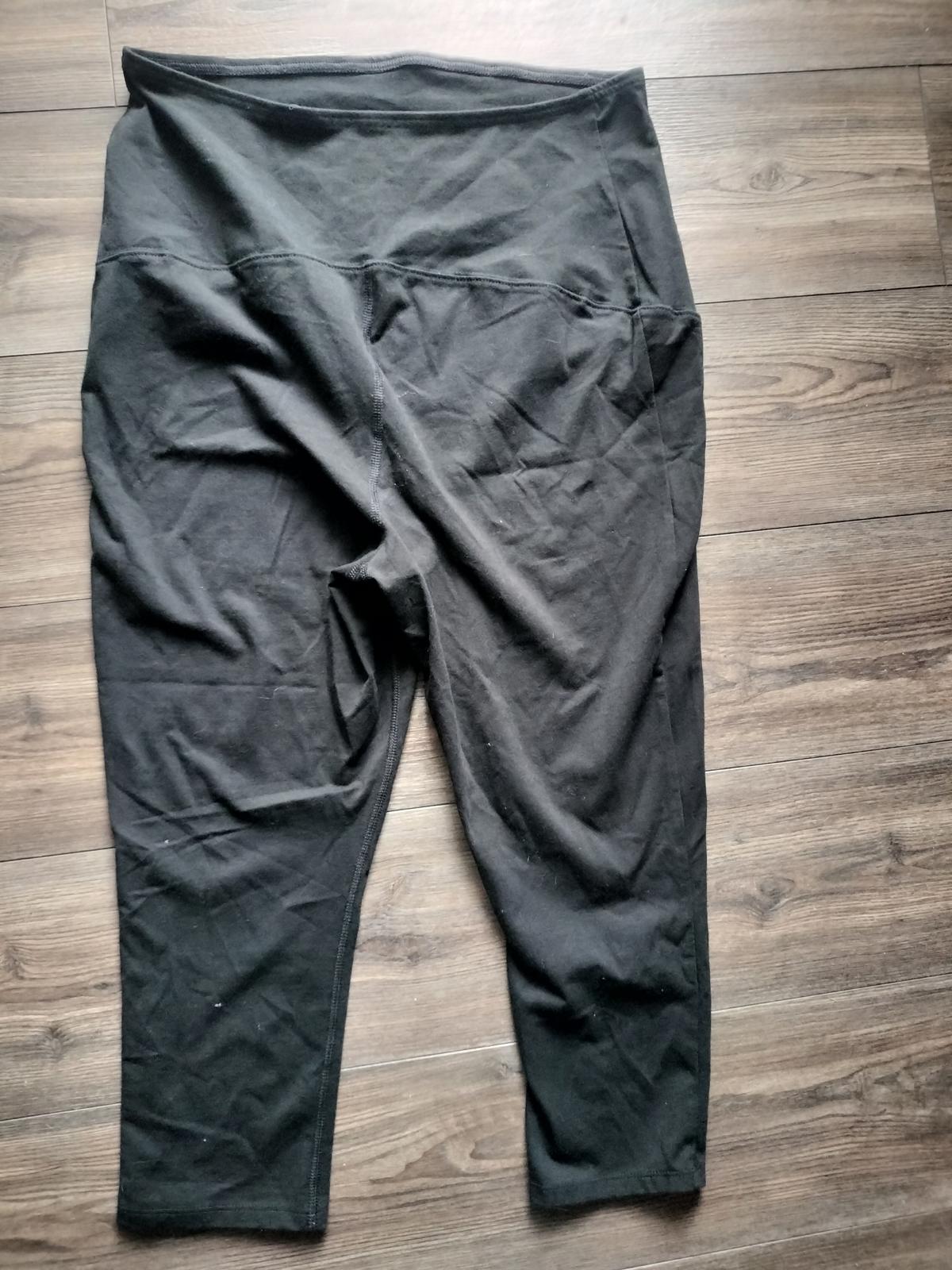 Black capri maternity leggings stretchy