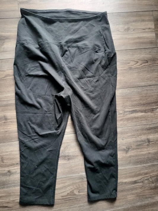 Black capri maternity leggings stretchy
