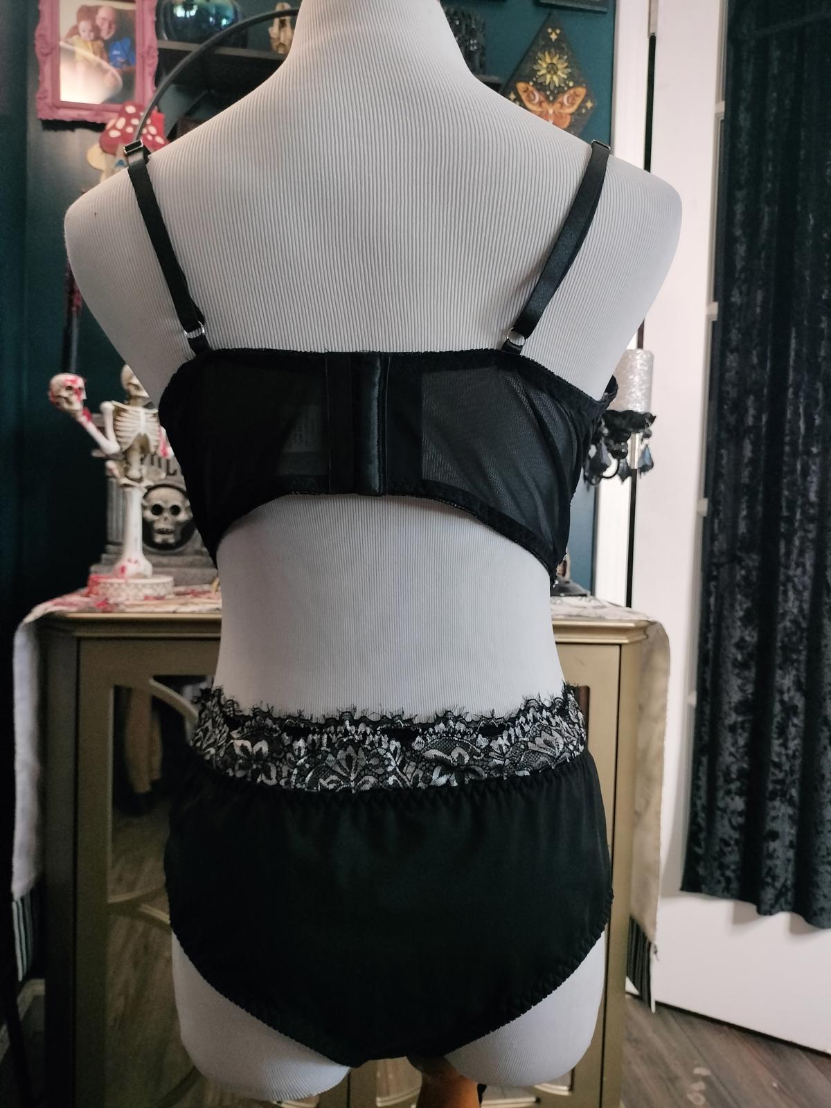 Sexy black lace black lingerie