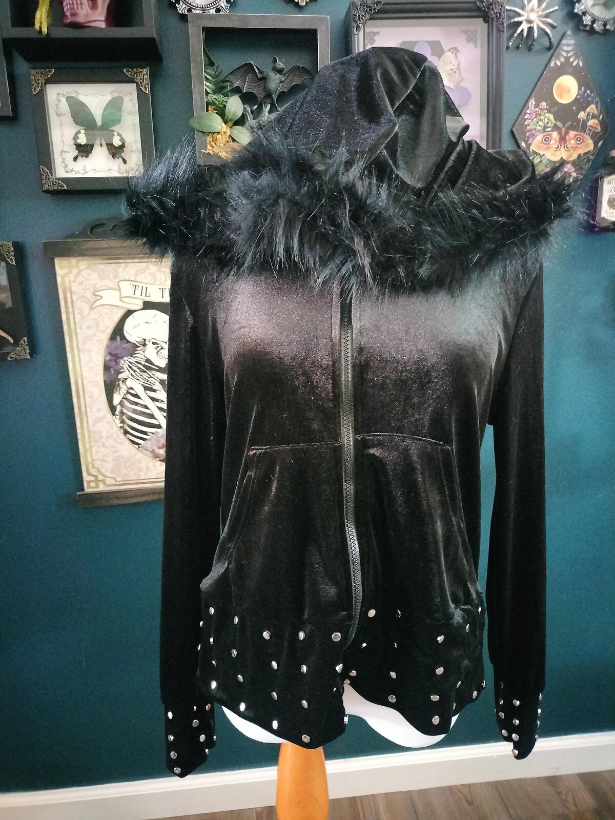 Black hooded zipper sweatshirt