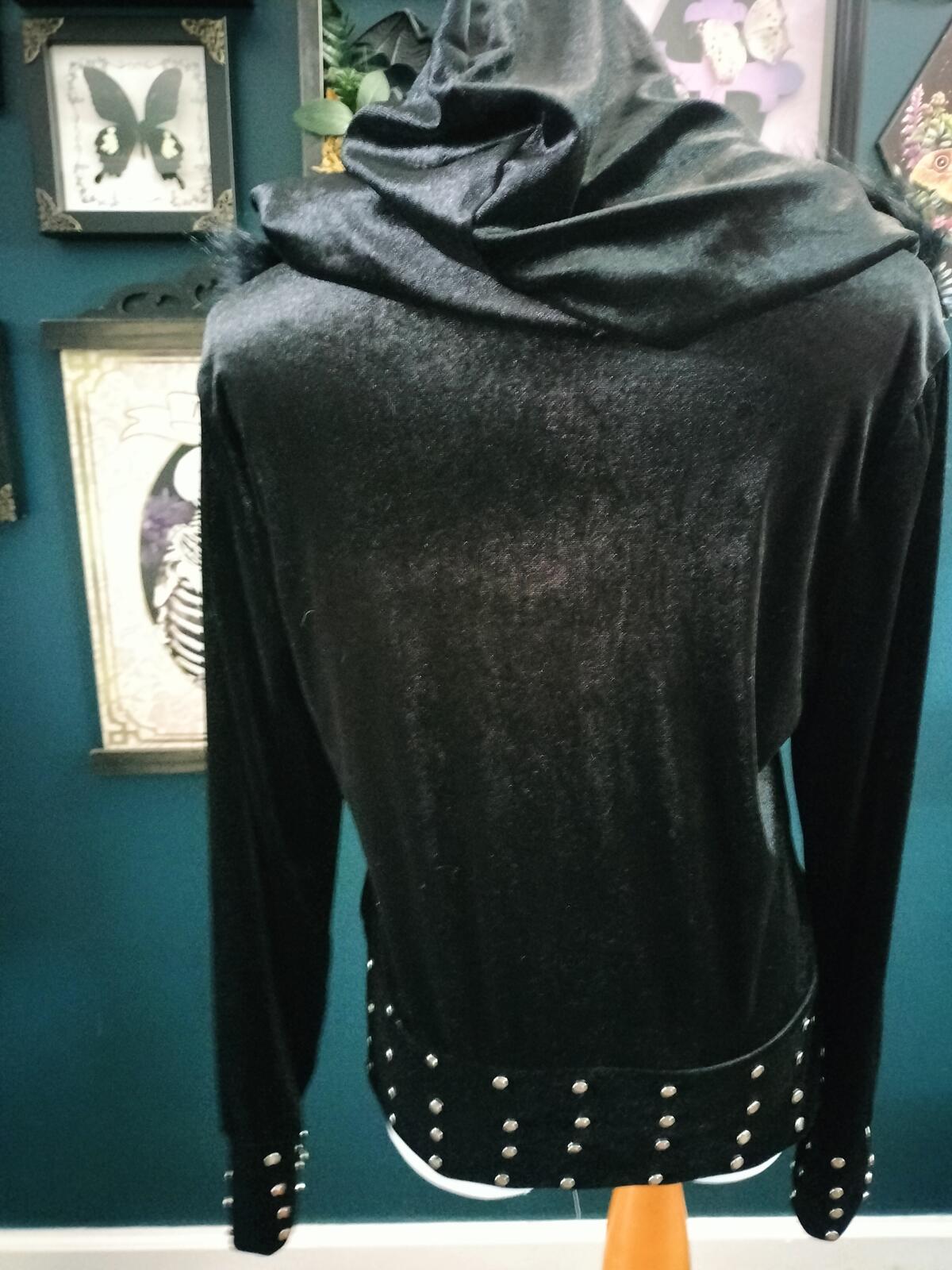 Black hooded zipper sweatshirt