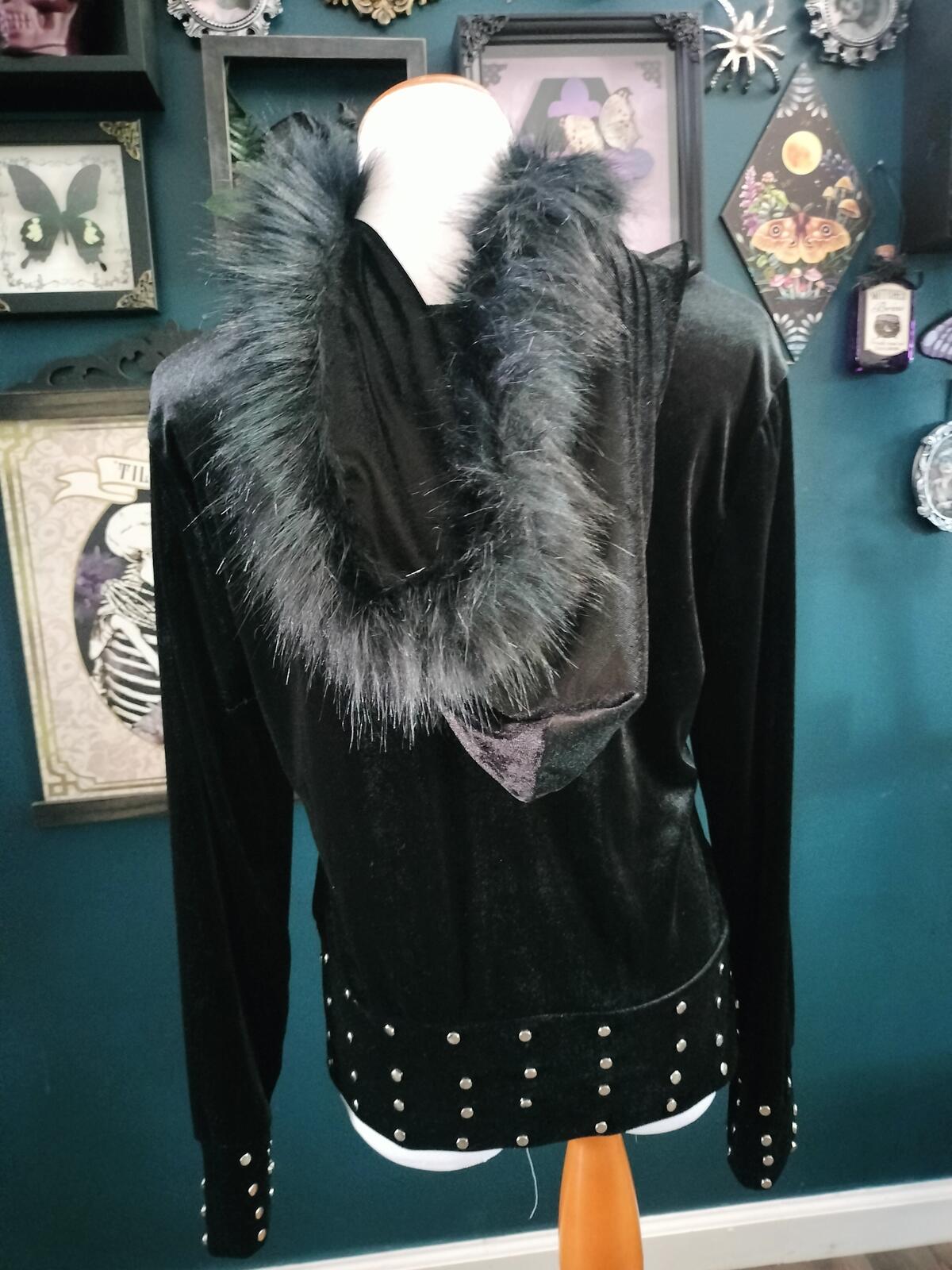 Black hooded zipper sweatshirt