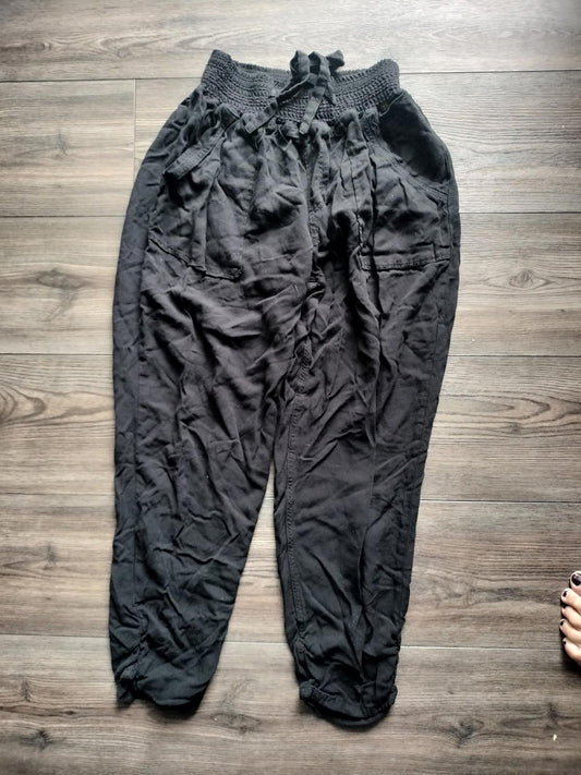 Black casual pants with pockets