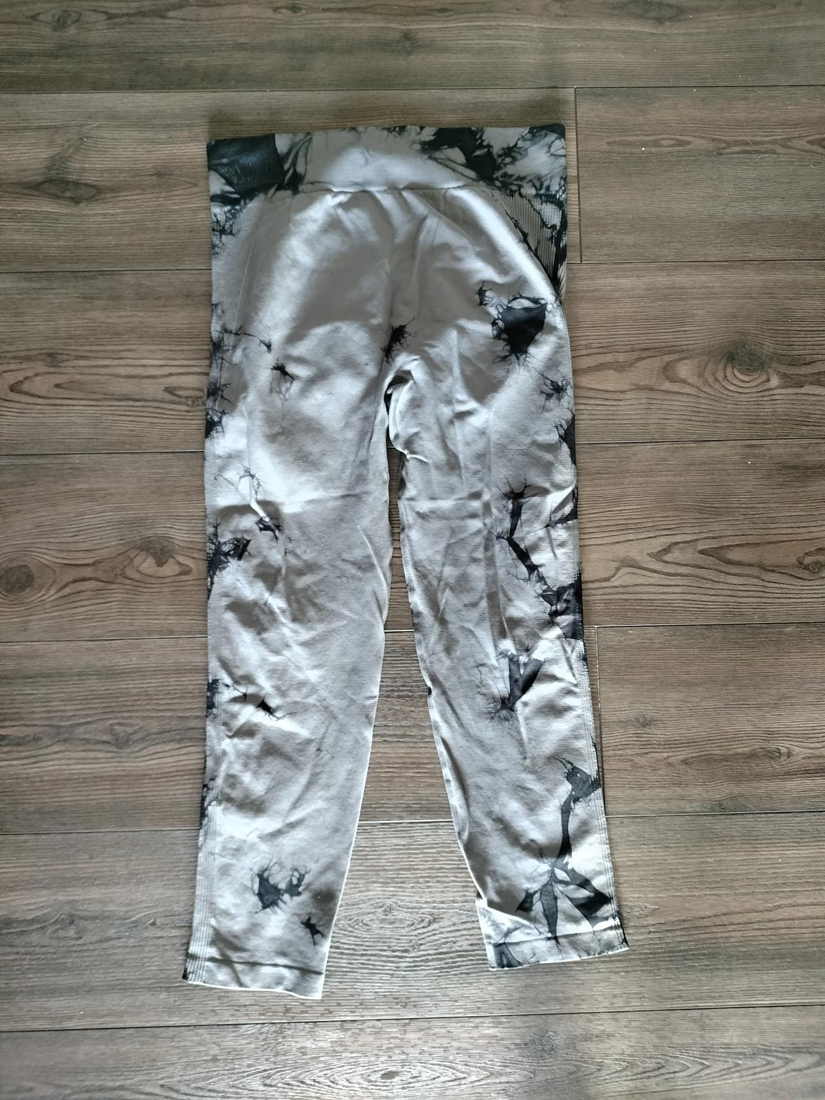 Grey marble activewear leggings
