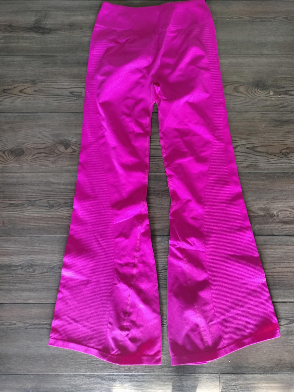 Hot pink flared activewear leggings